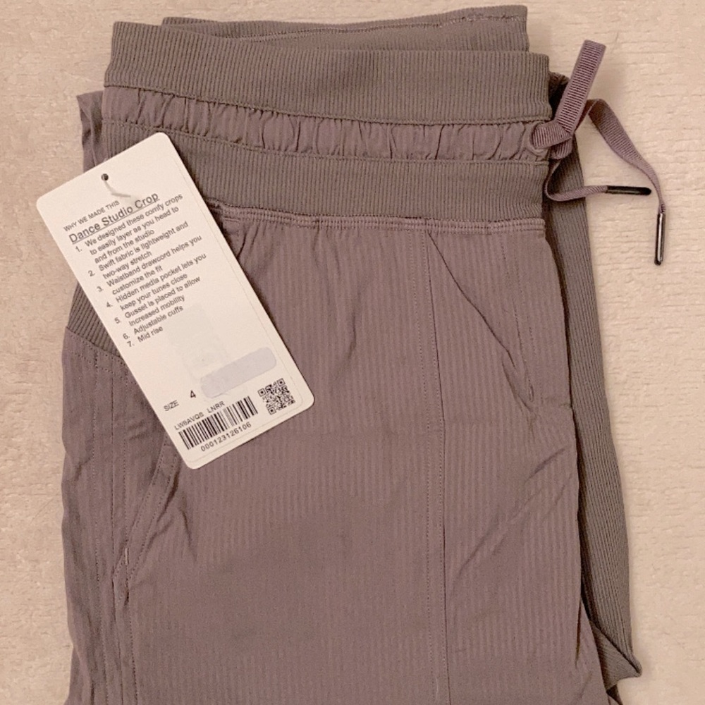 NWT lululemon dance studio crop 25”